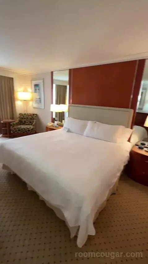 gogotravelwithjosh's review preview (San Diego Marriott Gaslamp Quarter)