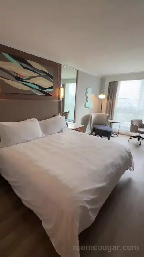 gogotravelwithjosh's review preview (San Diego Marriott Gaslamp Quarter)
